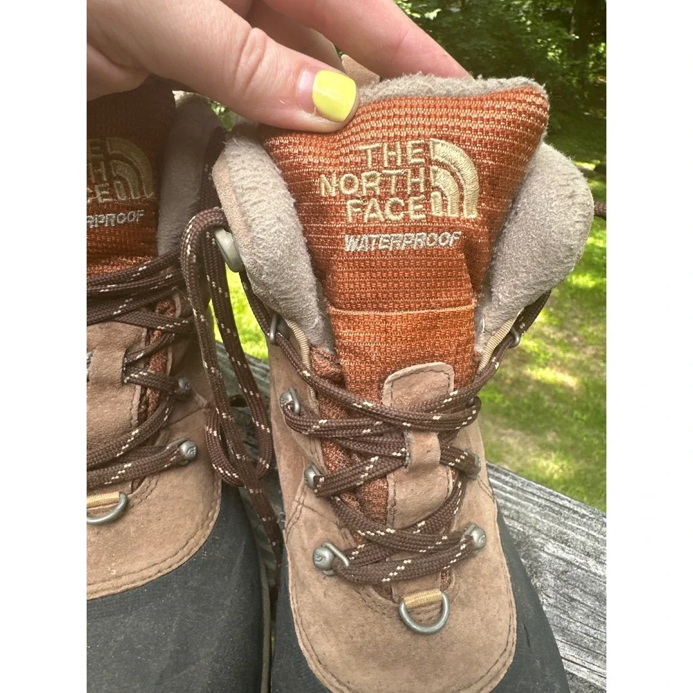 The North Face Chilkat Men 9.5 Waterproof Primaloft Winter Snow Boots Brown hike